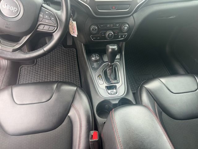 Used 2019 Jeep Cherokee Trailhawk image 11