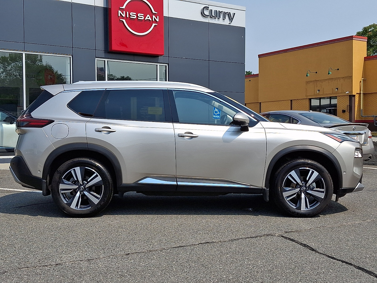 Certified 2023 Nissan Rogue Platinum w/ Platinum Premium Package AWD/4WD image 8