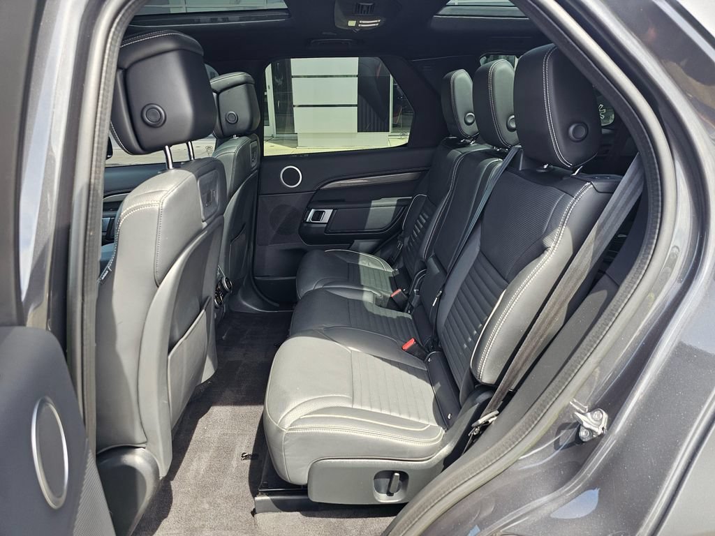 Used 2023 Land Rover Discovery HSE R-Dynamic AWD/4WD image 16