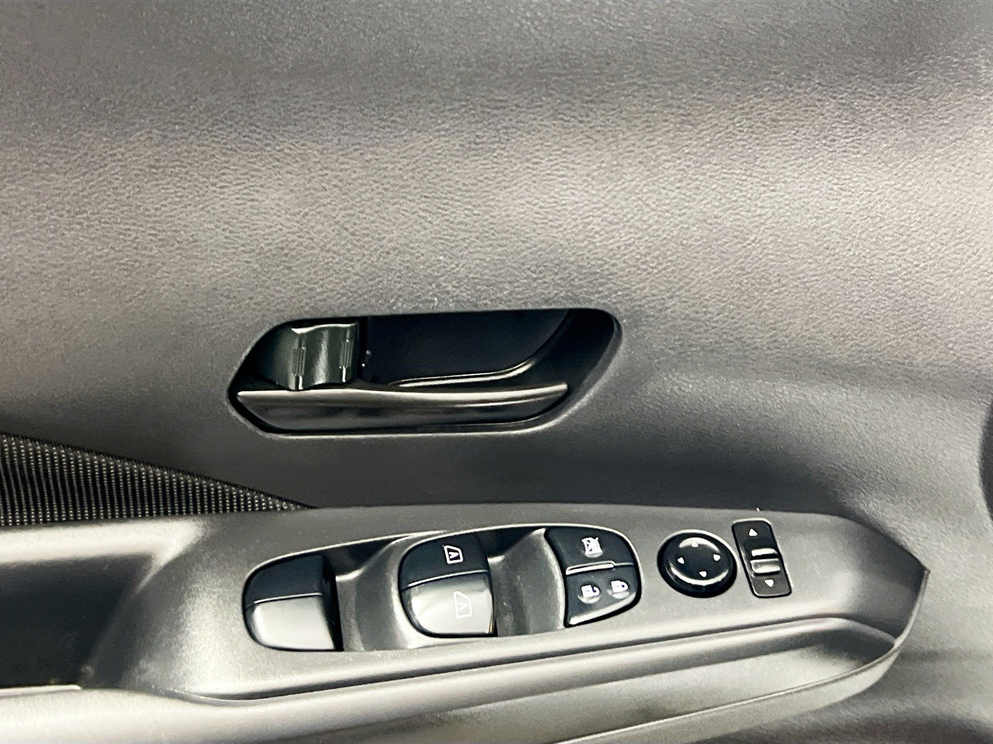 Used 2023 Nissan Kicks S image 16