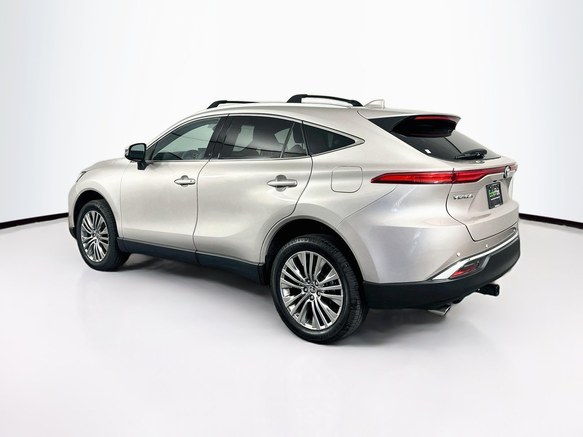 Used 2024 Toyota Venza XLE AWD/4WD image 5