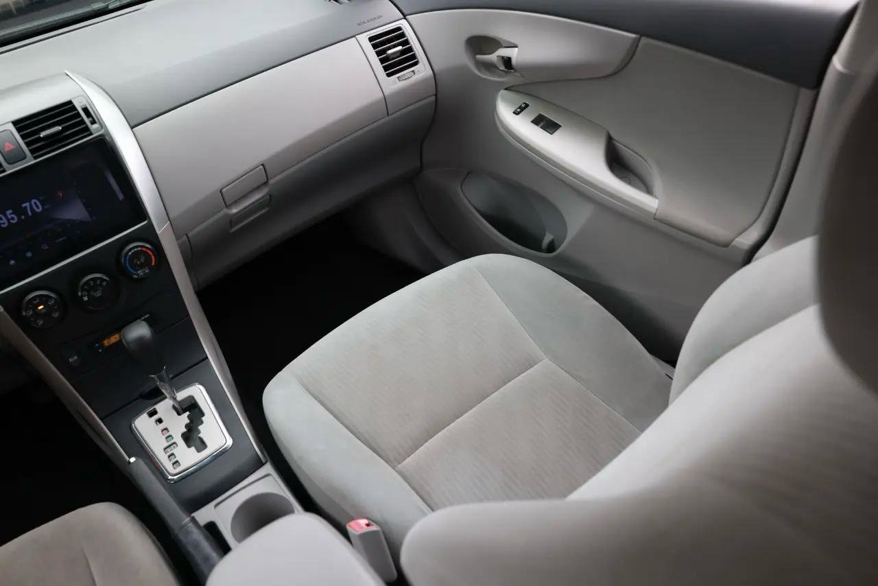 Used 2010 Toyota Corolla LE FWD image 22
