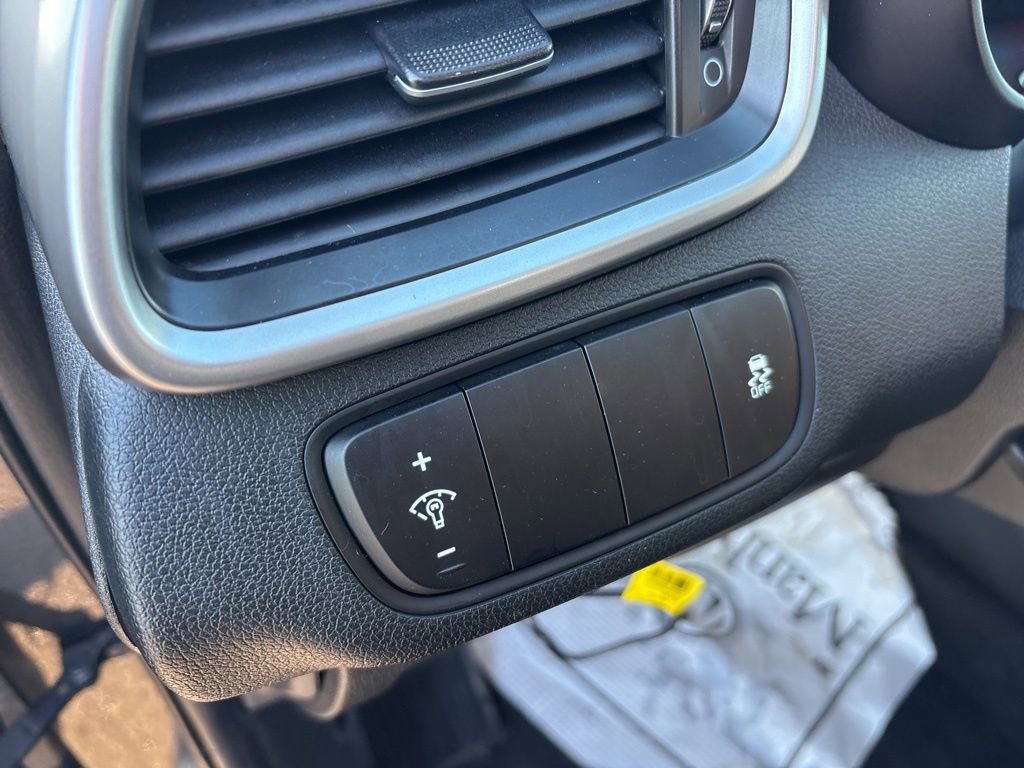 Used 2017 Kia Sorento LX w/ LX Convenience Package image 18