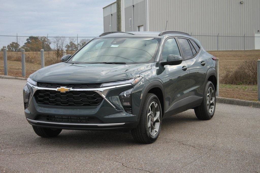 New 2026 Chevrolet Trax LT w/ Driver Confidence Package image 2