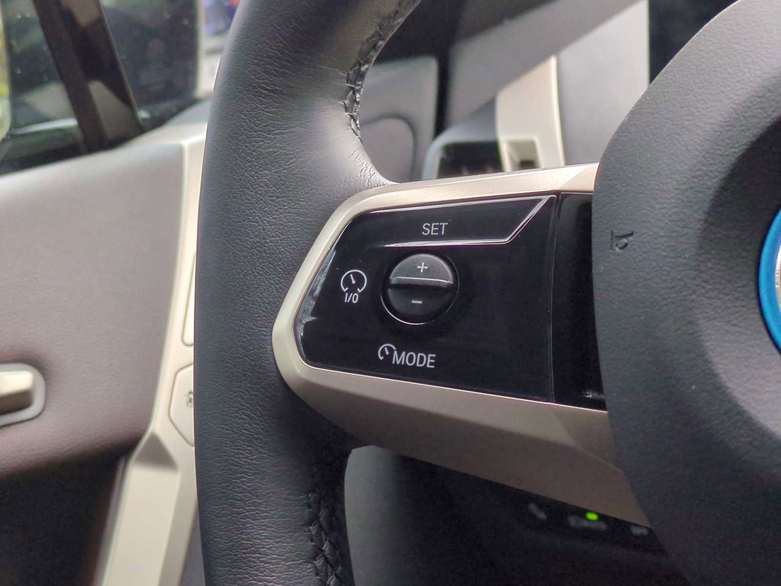 Used 2025 BMW iX xDrive50 image 25