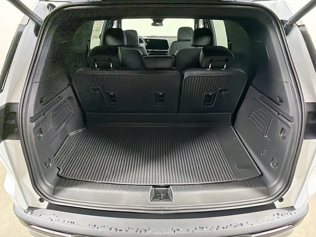 New 2026 Chevrolet Traverse LT w/ LPO, Floor Liner Package AWD/4WD image 21