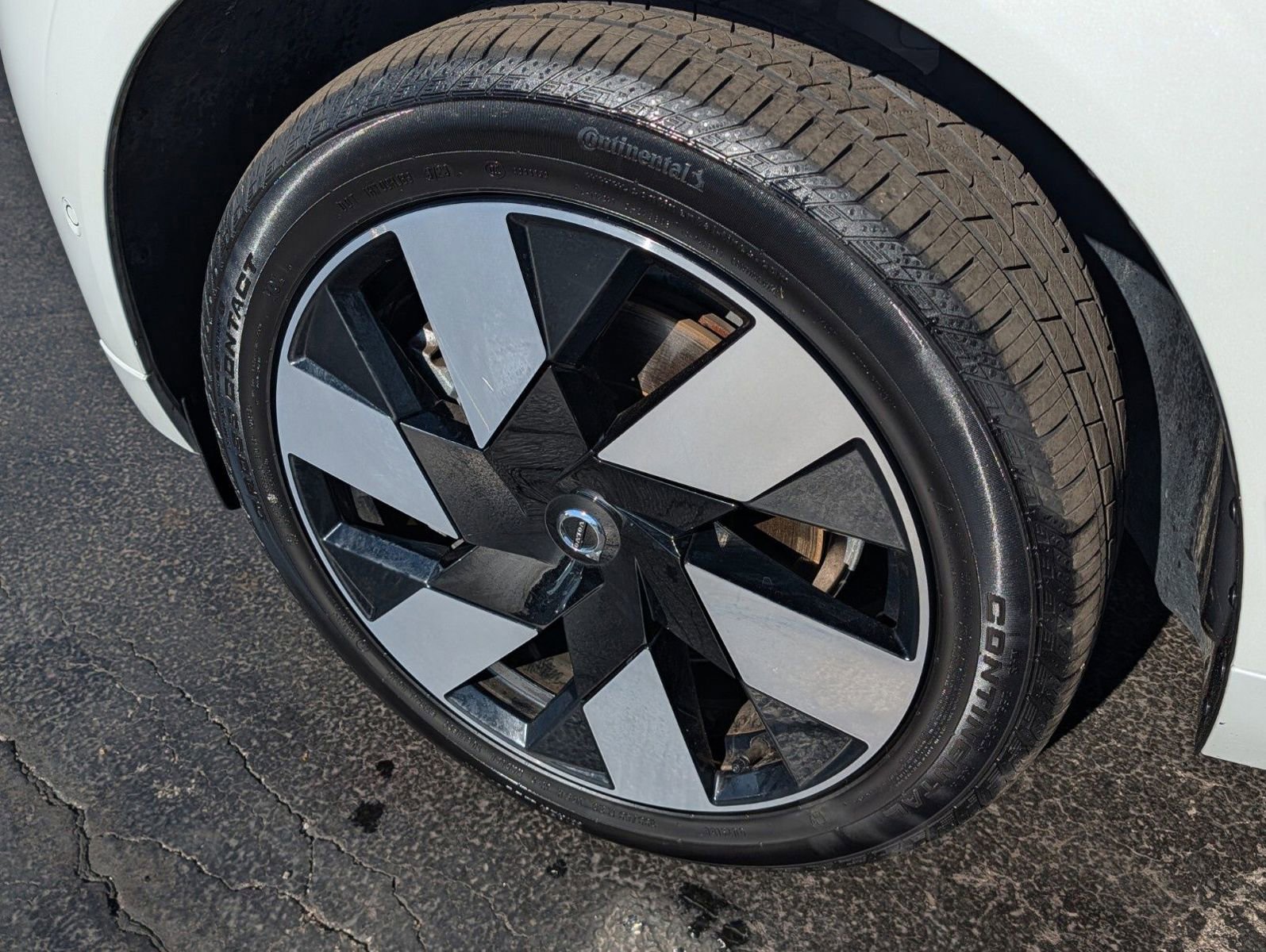 Used 2024 Volvo XC60 T8 Ultimate w/ Protection Package Premier image 18