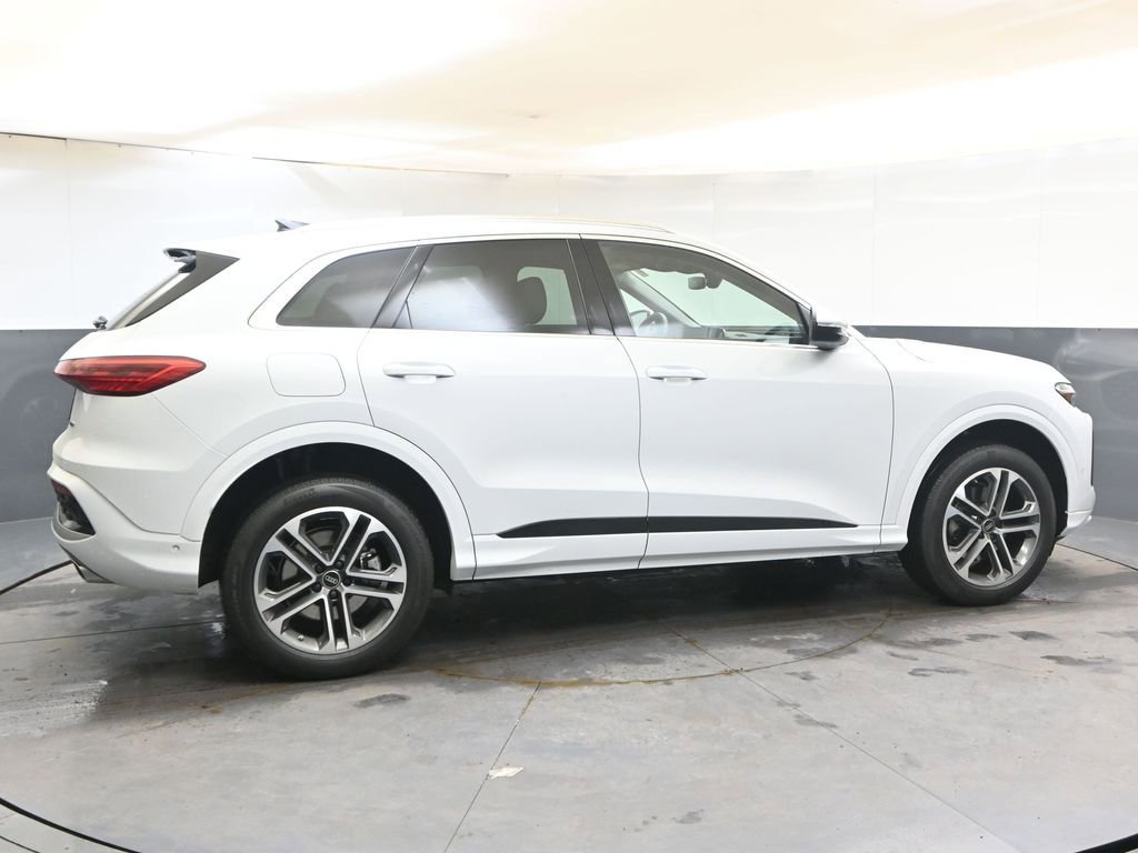 Certified 2025 Audi Q5 Premium w/ 19" Wheel Package image 6