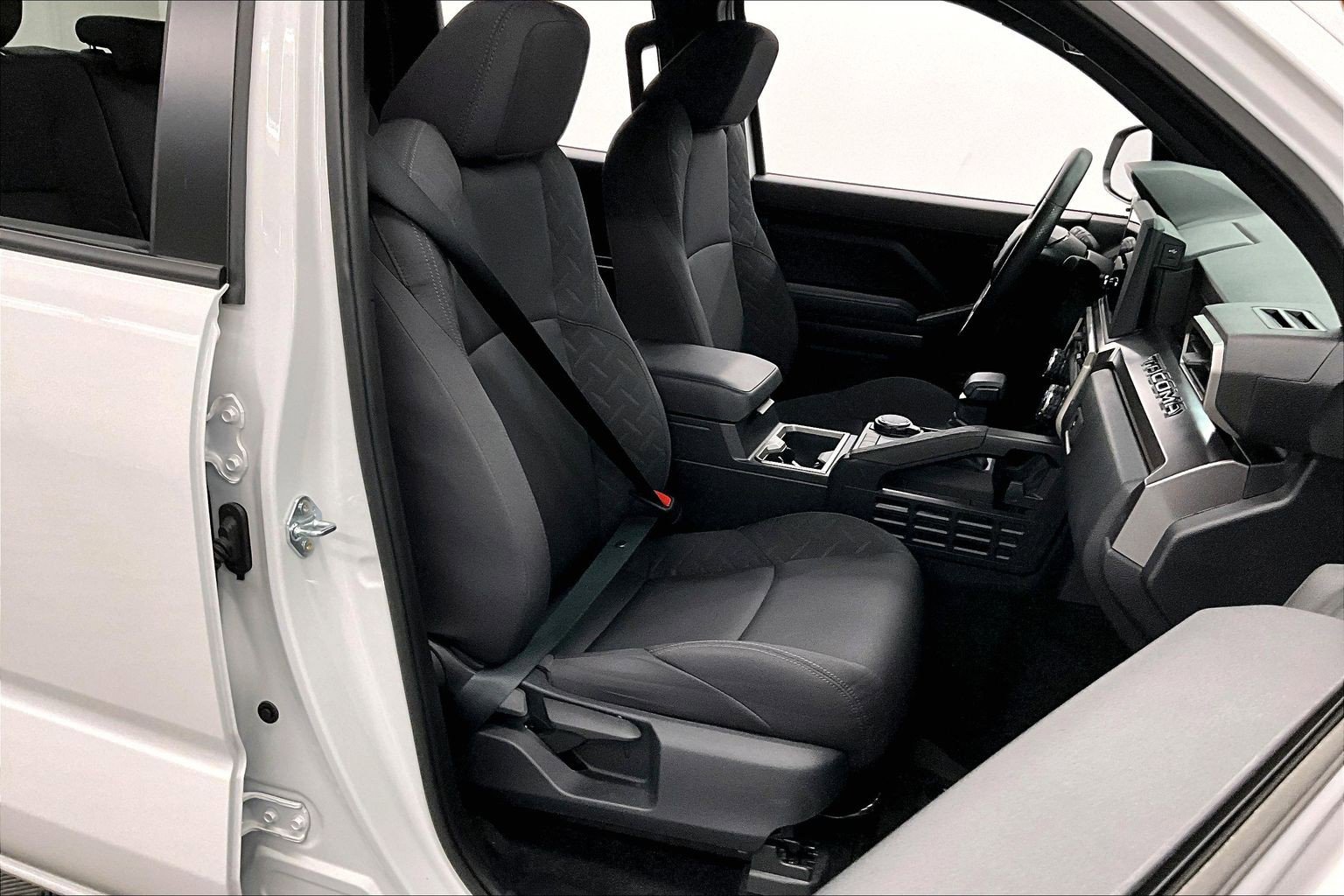 Used 2025 Toyota Tacoma SR5 AWD/4WD image 8