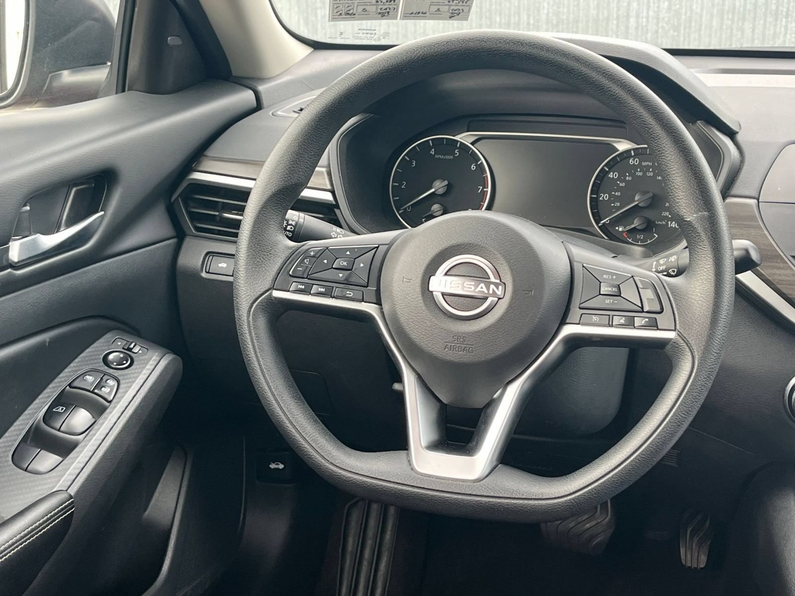 Used 2025 Nissan Altima 2.5 SV FWD image 28