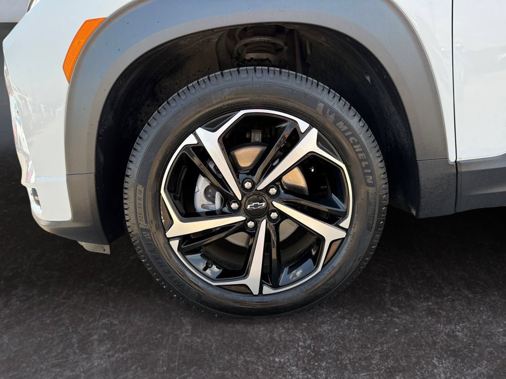 Used 2023 Chevrolet TrailBlazer RS w/ Sun and Liftgate Package AWD/4WD image 9