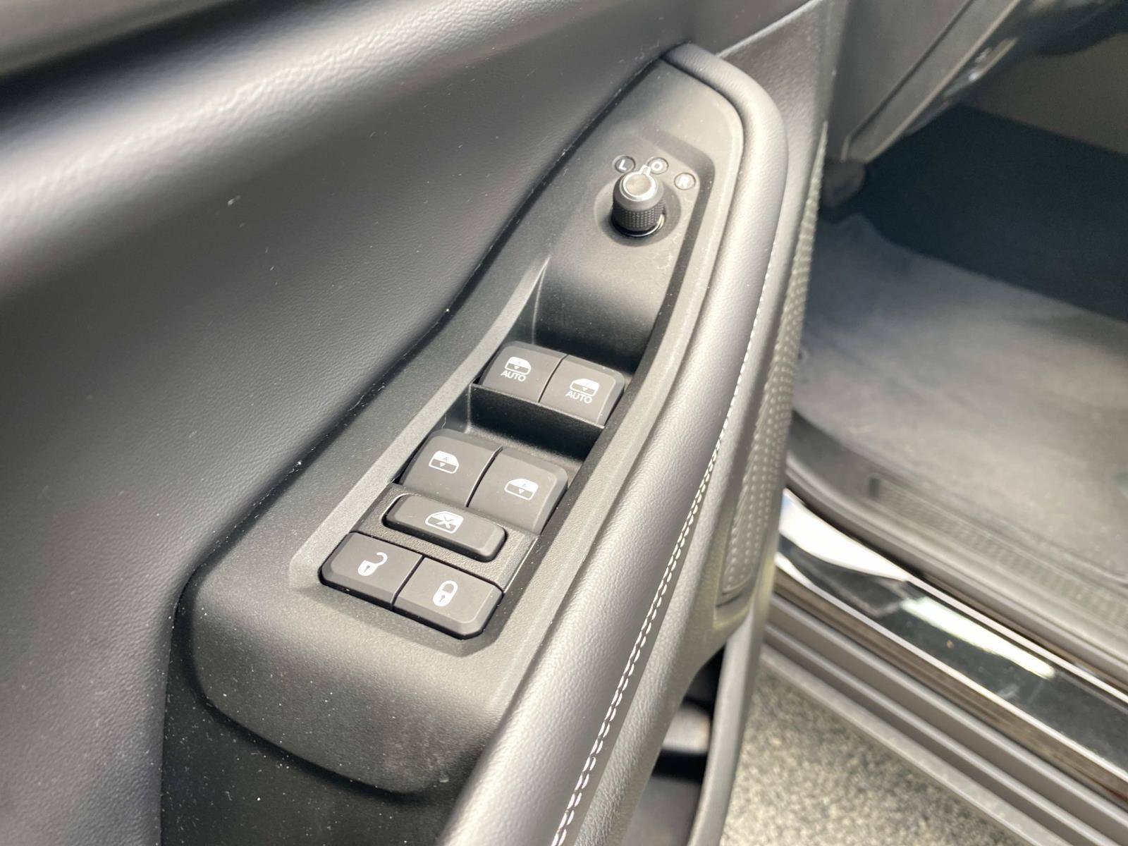Used 2024 Jeep Grand Cherokee Altitude RWD image 21