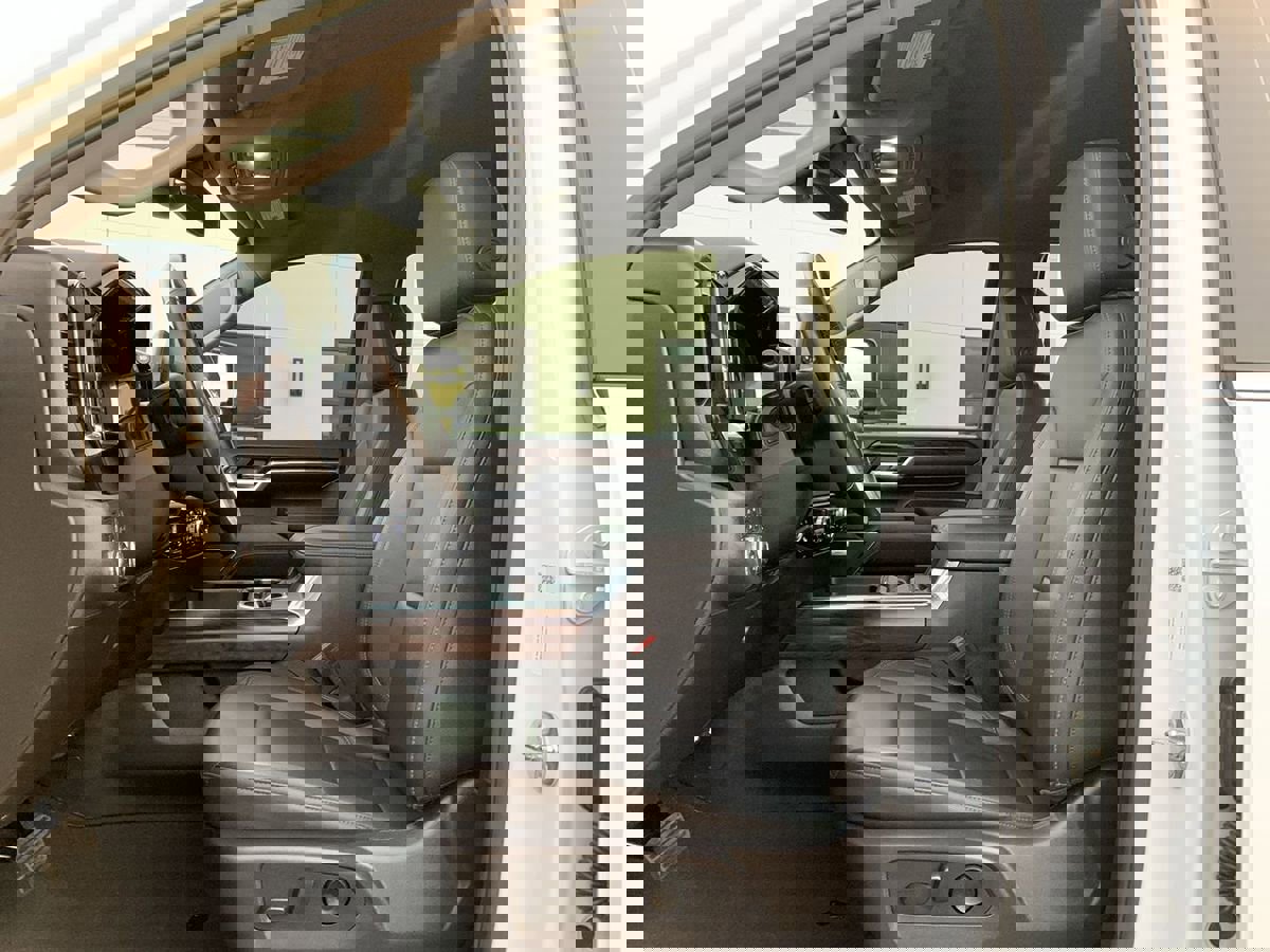 Used 2024 GMC Sierra 3500 SLT w/ SLT Premium Package image 29