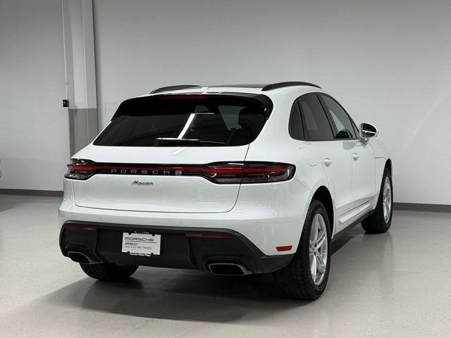 Certified 2025 Porsche Macan AWD/4WD image 10