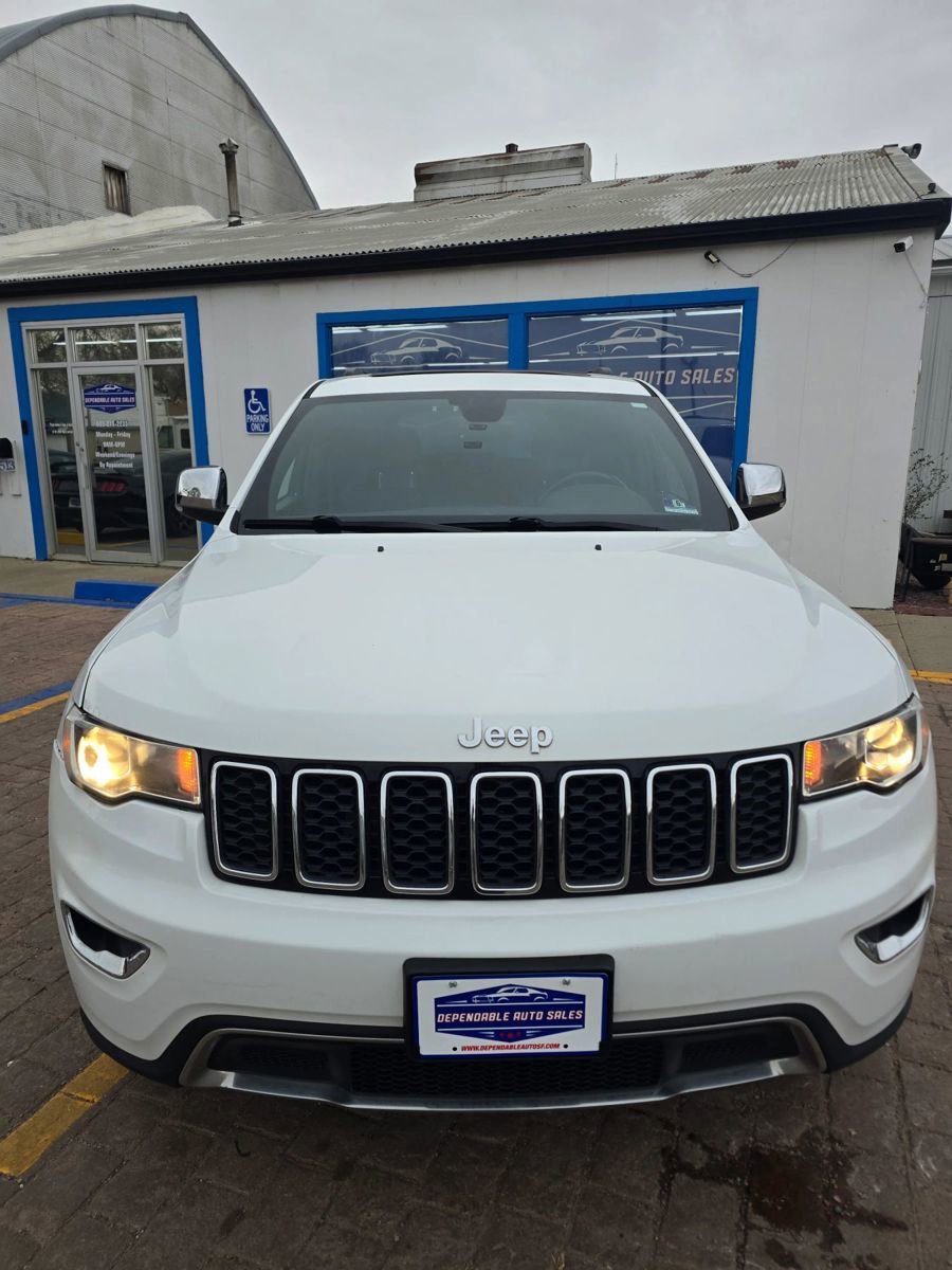 Used 2017 Jeep Grand Cherokee Limited AWD/4WD image 2