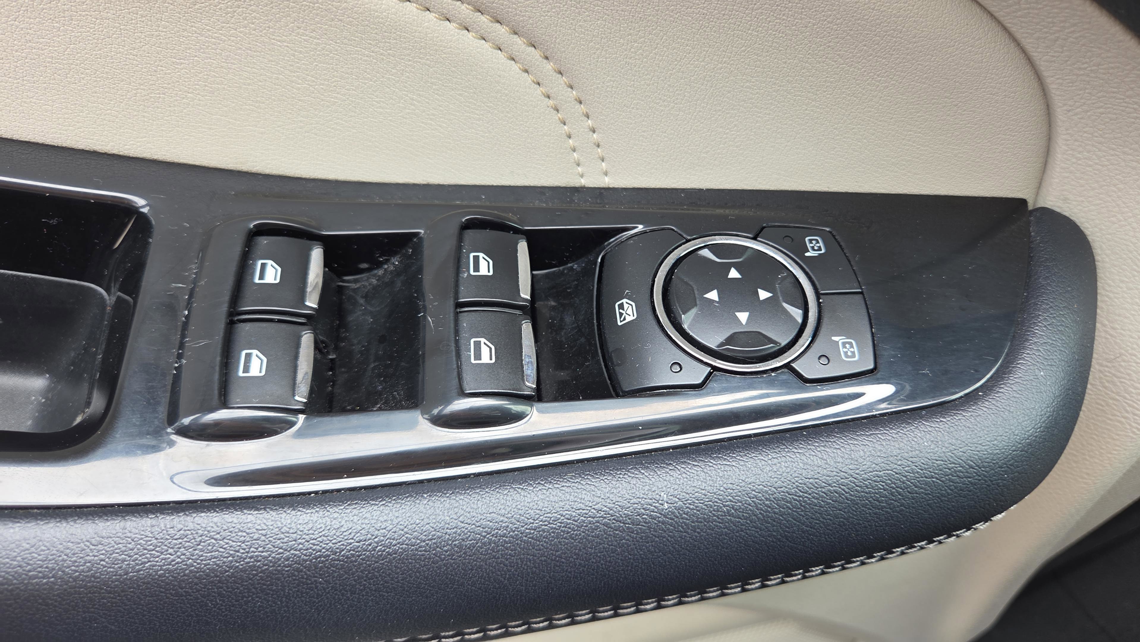 Used 2018 Ford Edge Titanium w/ Equipment Group 301A FWD image 32