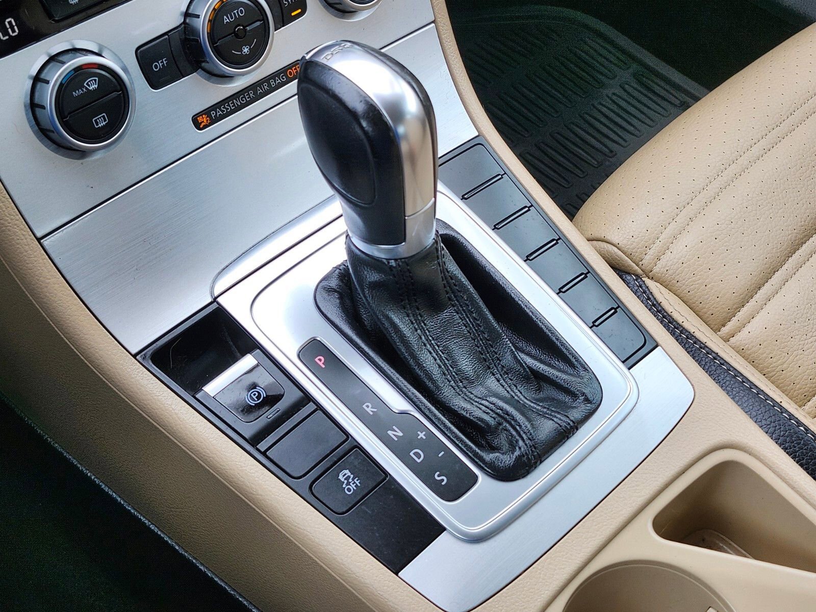 Used 2013 Volkswagen CC Sport image 24