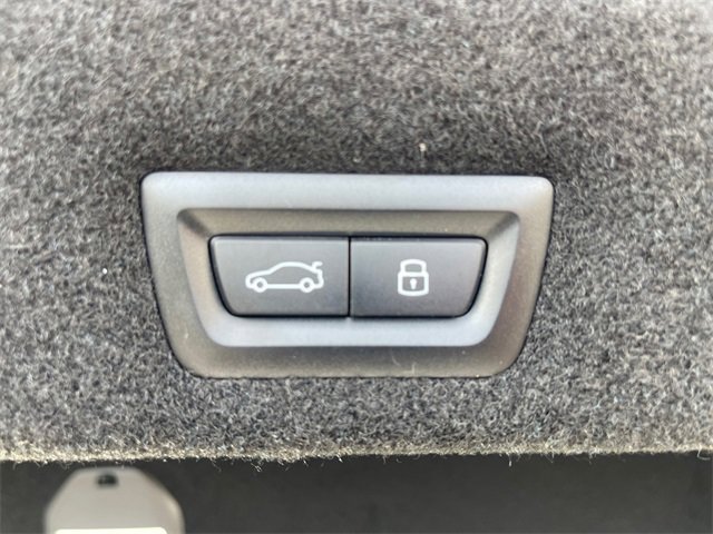 New 2026 BMW 750e xDrive image 20