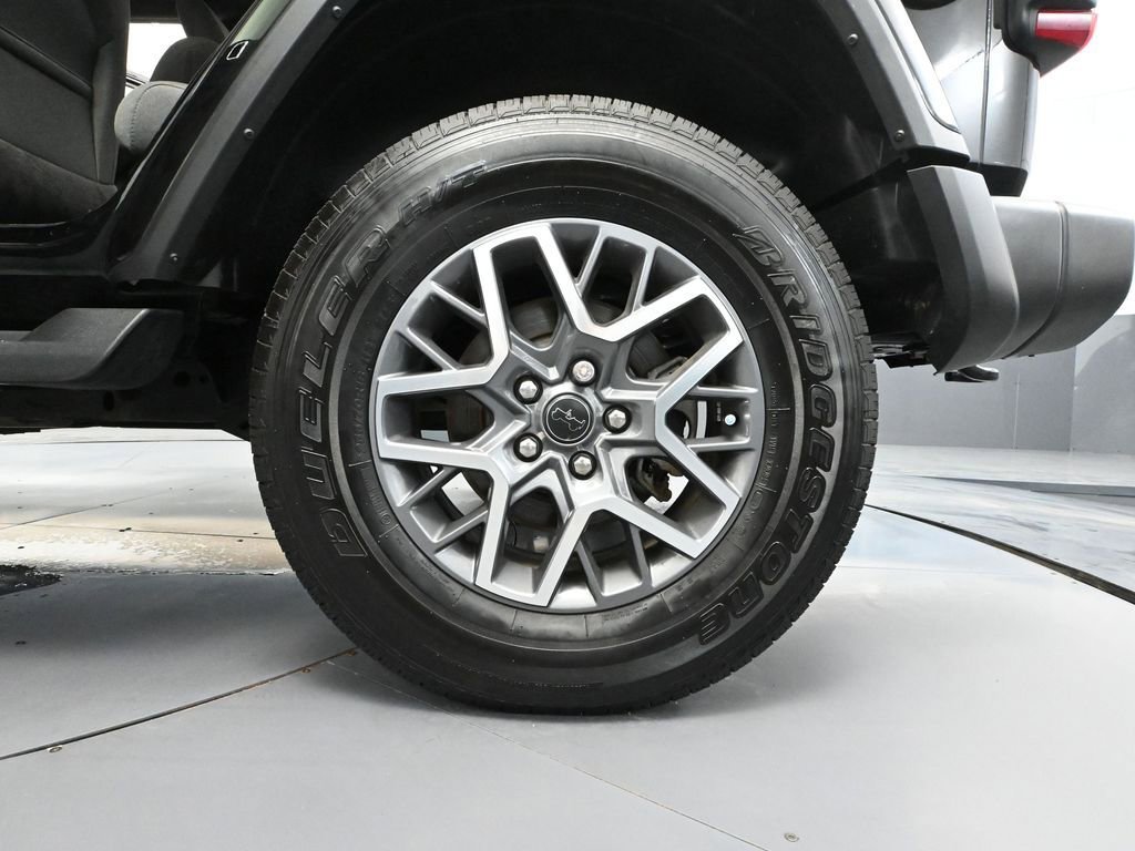 Used 2024 Jeep Wrangler Sahara image 13