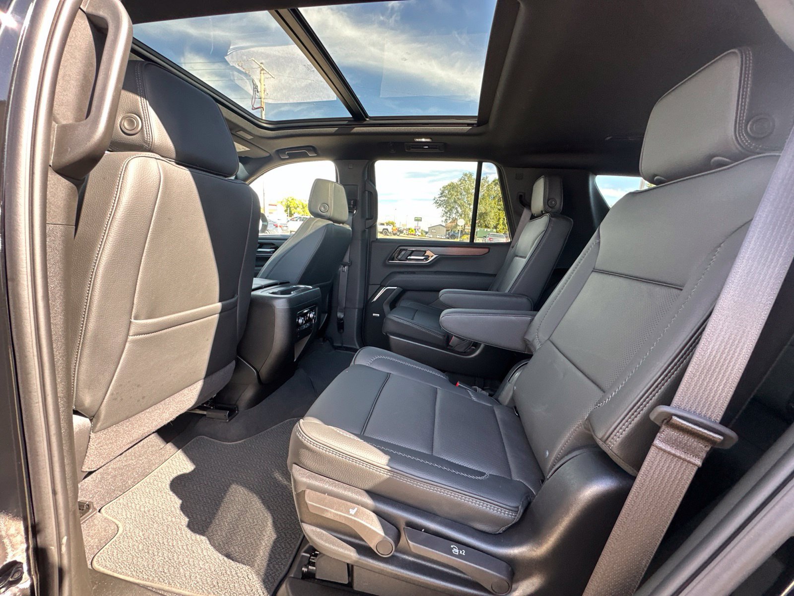 Used 2026 GMC Yukon Denali w/ Sun & Power Step Package AWD/4WD image 21