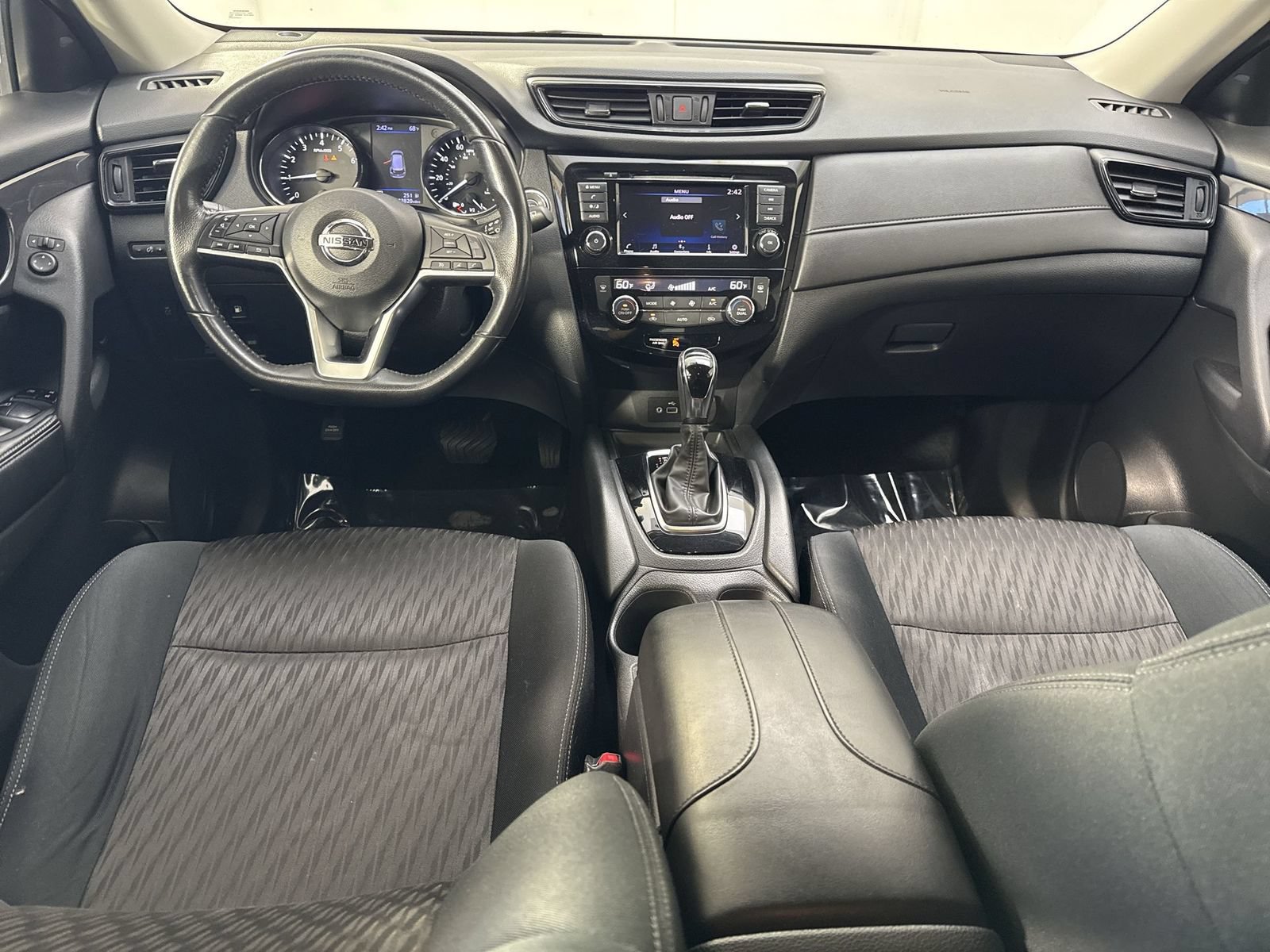 Used 2018 Nissan Rogue SV AWD/4WD image 22
