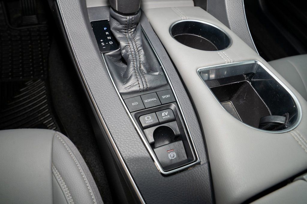 Certified 2021 Toyota Avalon XLE w/ Moonroof Package image 18