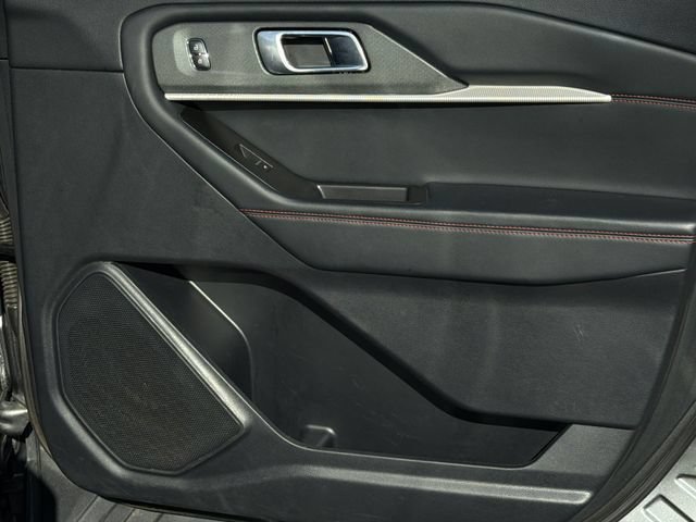 Used 2025 Ford Explorer ST-Line w/ ST-Line Street Pack AWD/4WD image 35