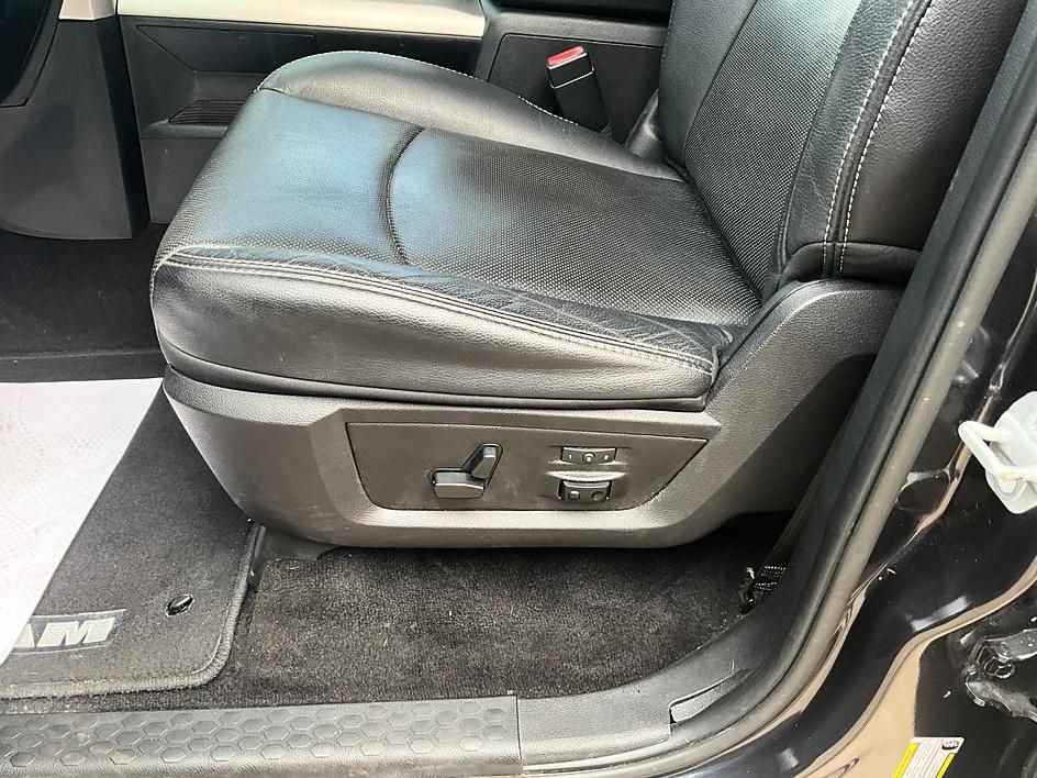 Used 2016 RAM 1500 Laramie w/ Convenience Group AWD/4WD image 18