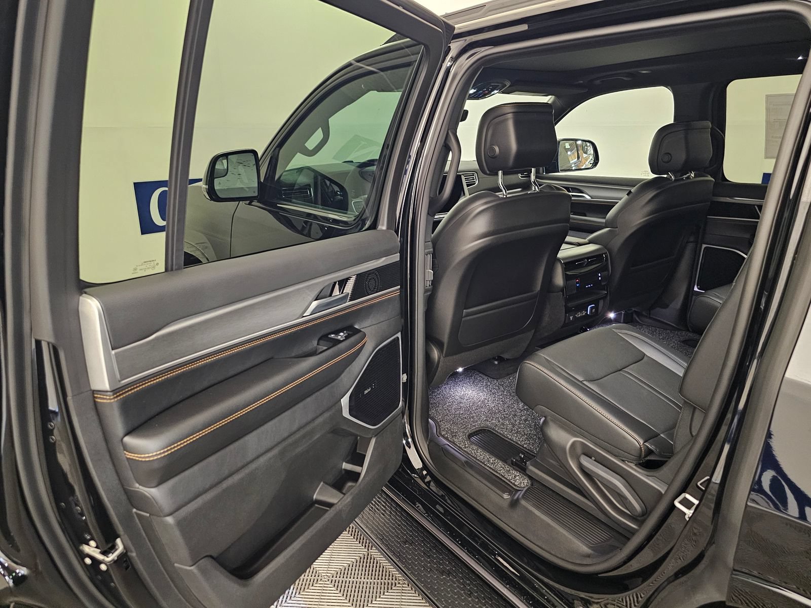 New 2026 Jeep Grand Wagoneer 4WD image 24
