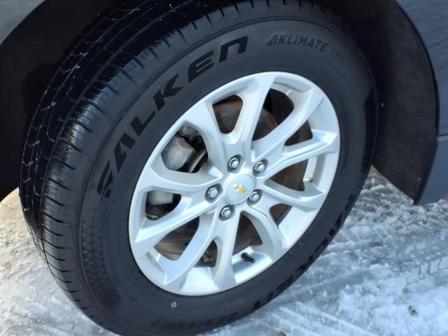 Used 2020 Chevrolet Equinox LT w/ Driver Convenience Package image 3