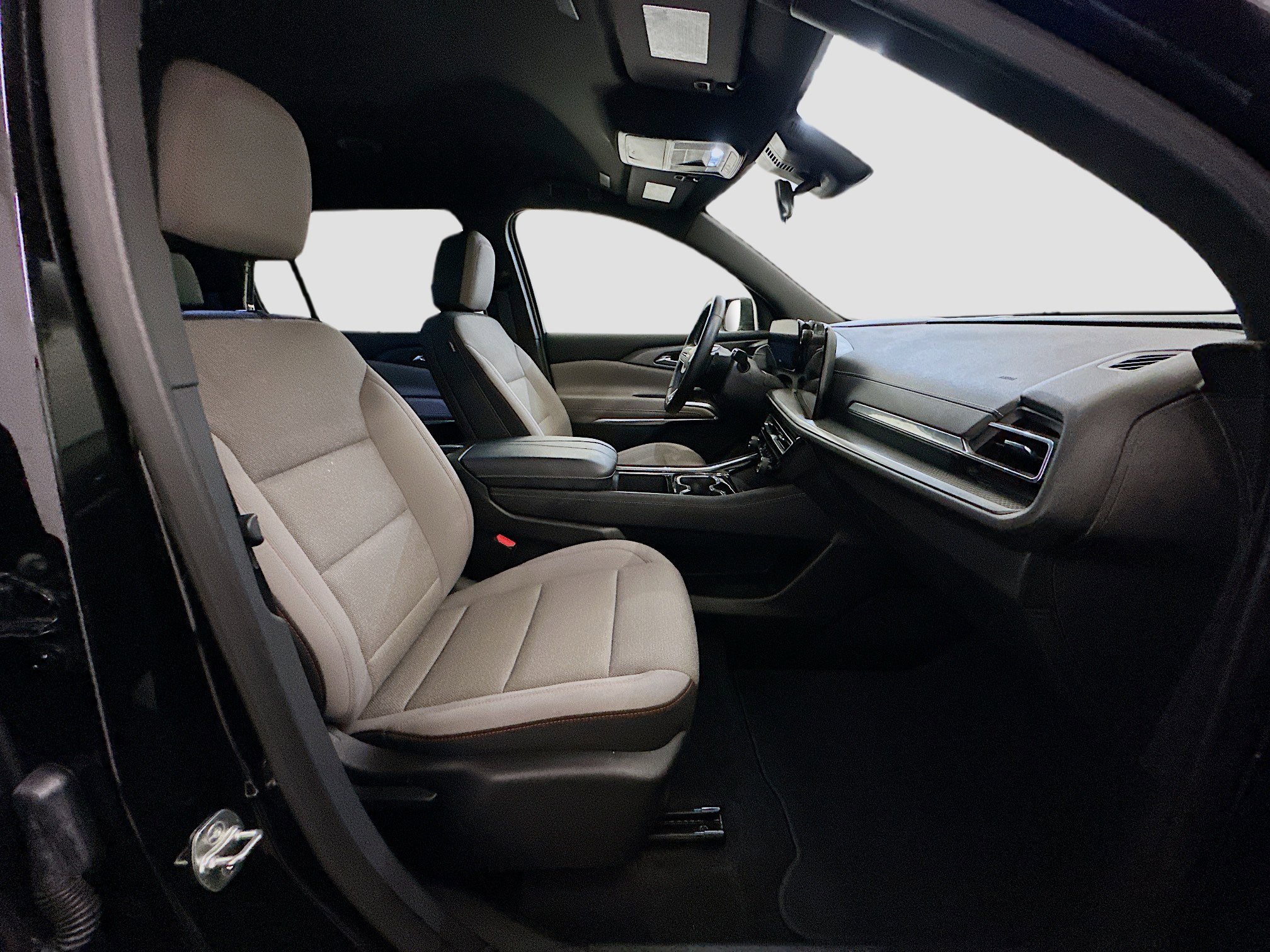 Used 2025 Chevrolet Traverse LT image 34