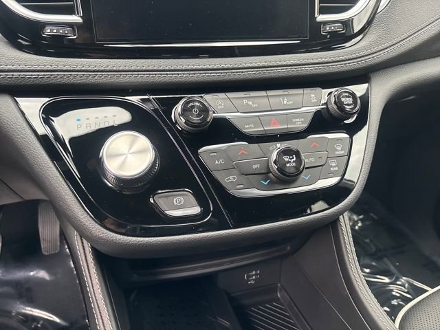 New 2026 Chrysler Pacifica Limited image 26
