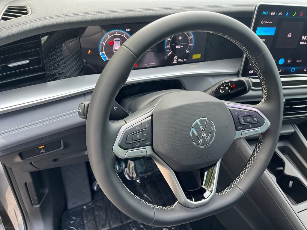 New 2025 Volkswagen Tiguan SE image 9