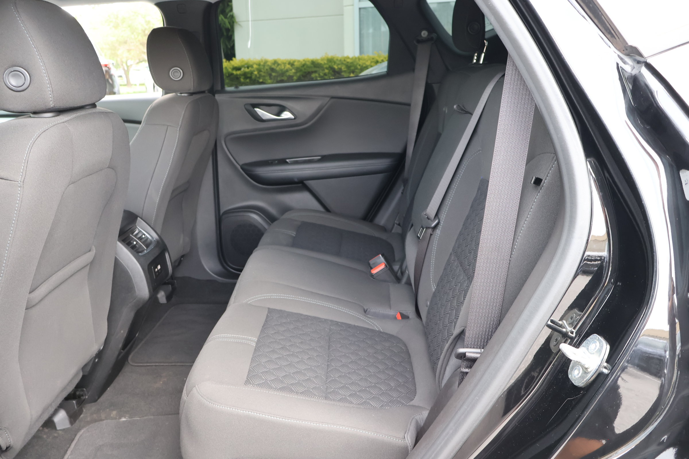 Used 2019 Chevrolet Blazer LT FWD image 16