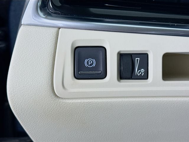 Used 2023 Cadillac XT6 Premium Luxury FWD image 11