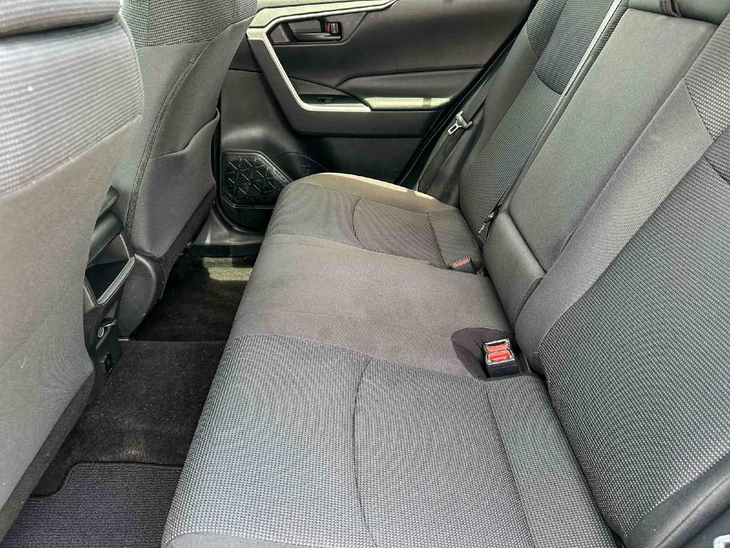 Used 2020 Toyota RAV4 LE FWD image 18