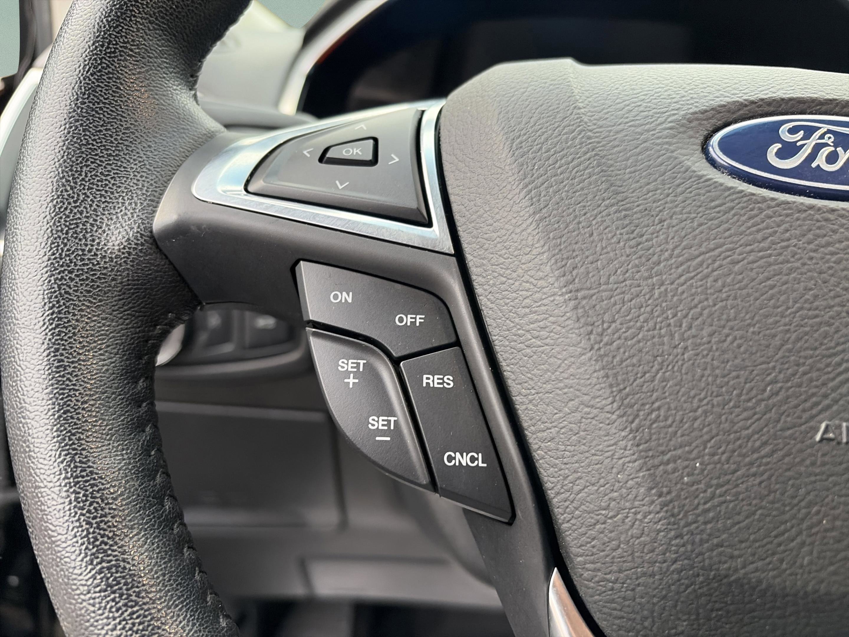 Used 2018 Ford Edge Titanium w/ Technology Package image 12