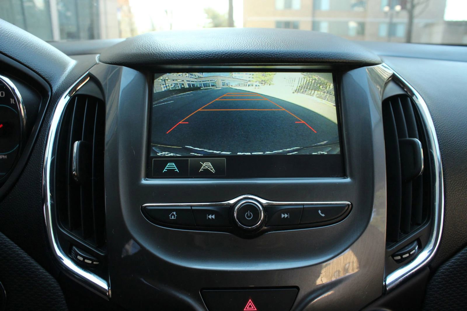 Used 2018 Chevrolet Cruze LT w/ Convenience Package FWD image 33