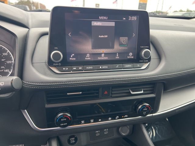 Used 2024 Nissan Rogue SV image 13