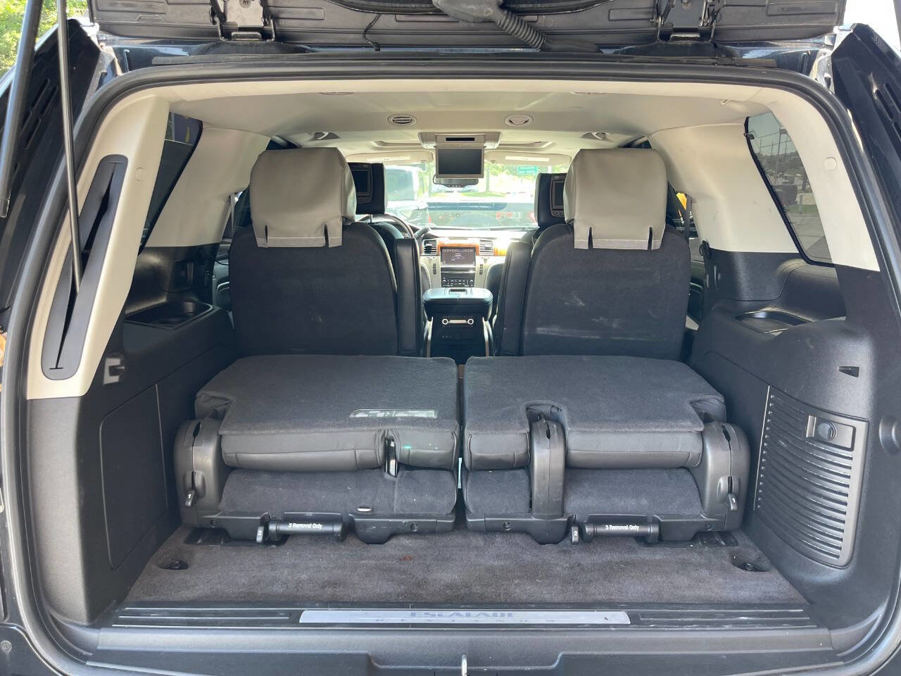 Used 2014 Cadillac Escalade Platinum image 26