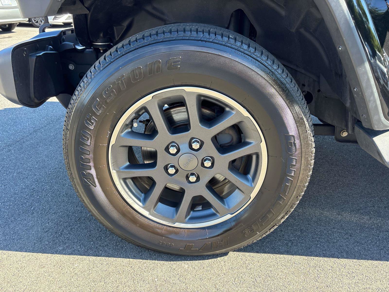 Used 2020 Jeep Gladiator Overland AWD/4WD image 6