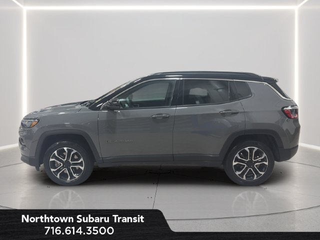 Used 2023 Jeep Compass Limited AWD/4WD image 2