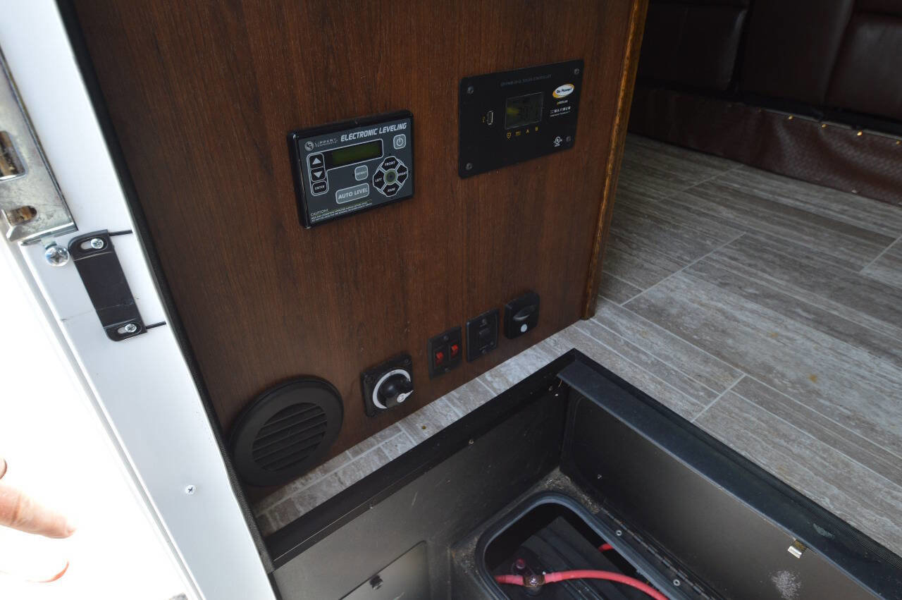 Used 2019 Ford E-450 and Econoline 450 Super Duty w/ Motorhome Prep Package RWD image 9