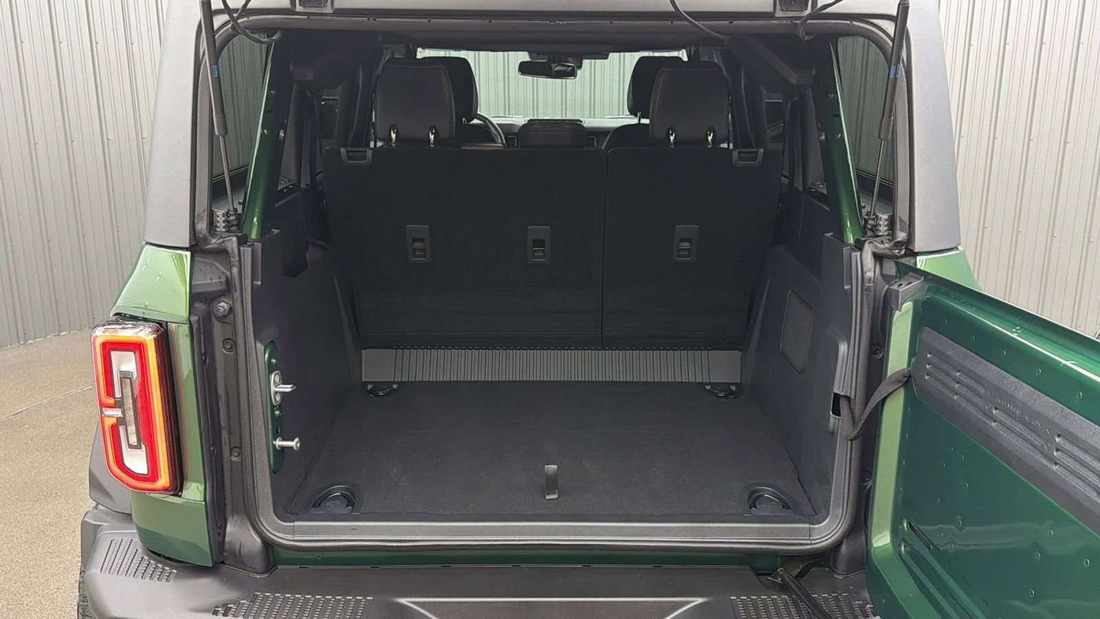 Used 2025 Ford Bronco Badlands image 17