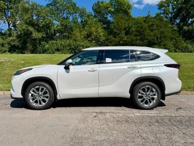 New 2026 Toyota Highlander Limited AWD/4WD image 6