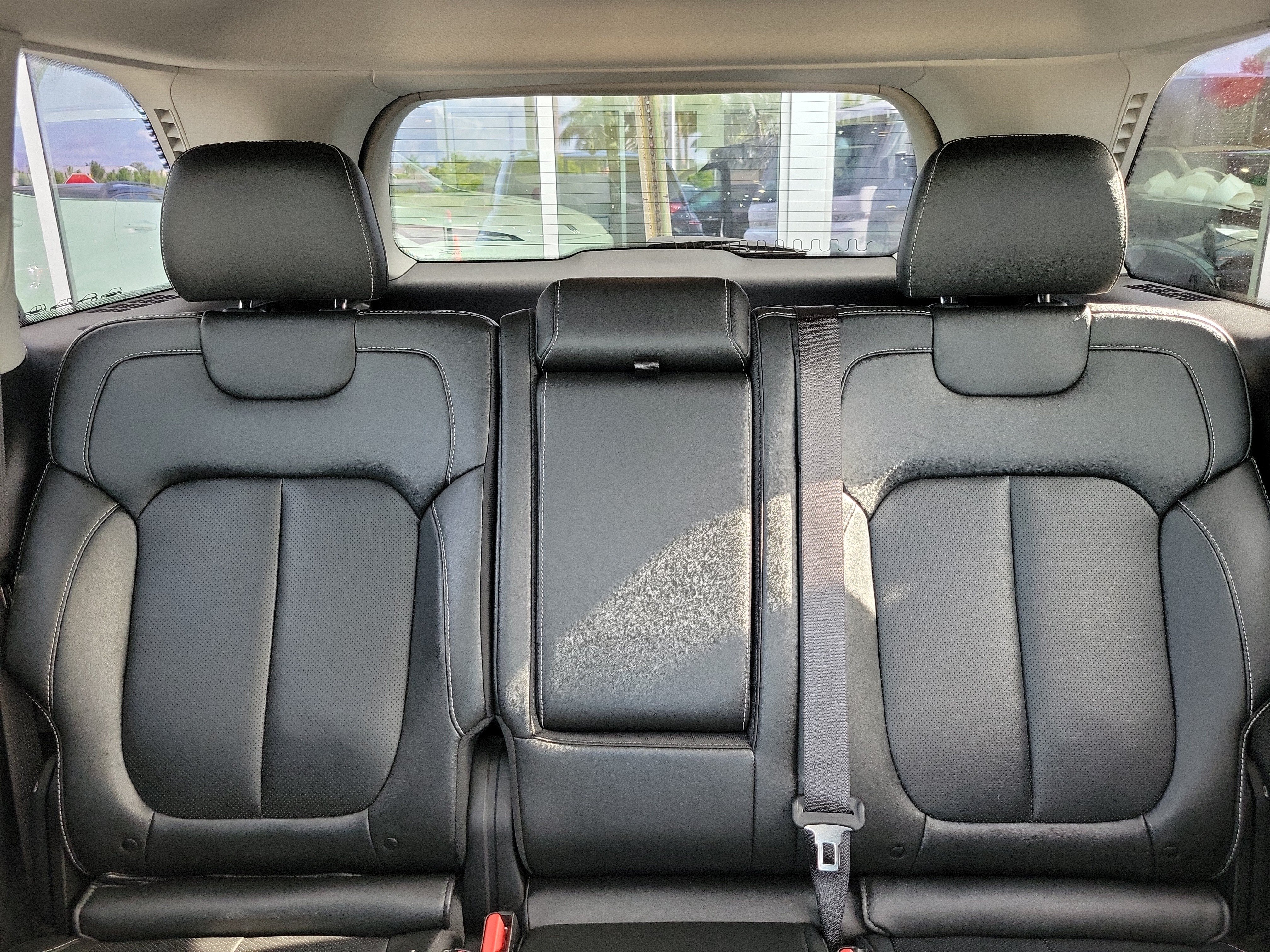 Used 2024 Jeep Grand Cherokee Limited w/ Luxury Tech Group II RWD image 17