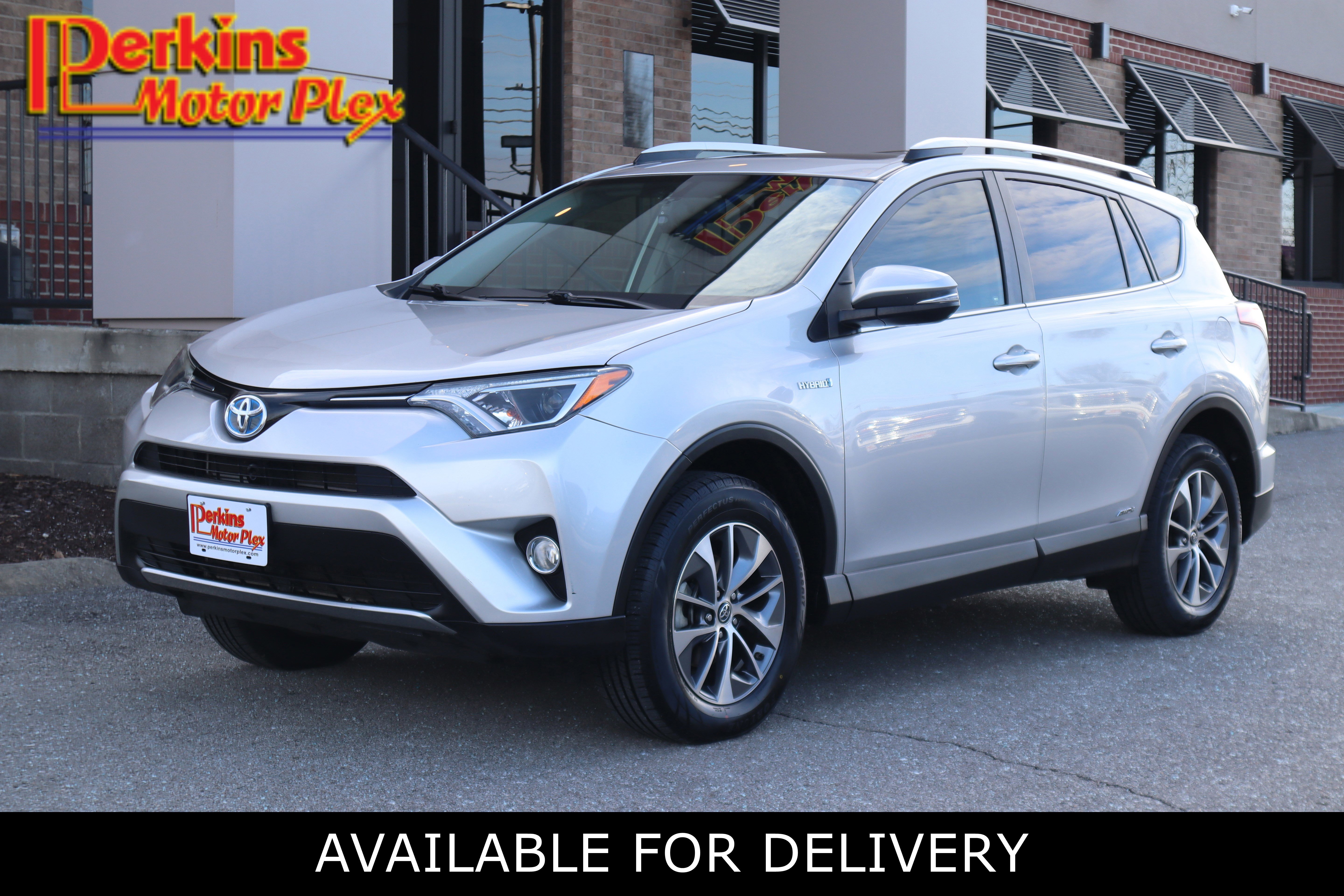 Used 2016 Toyota RAV4 XLE image 1