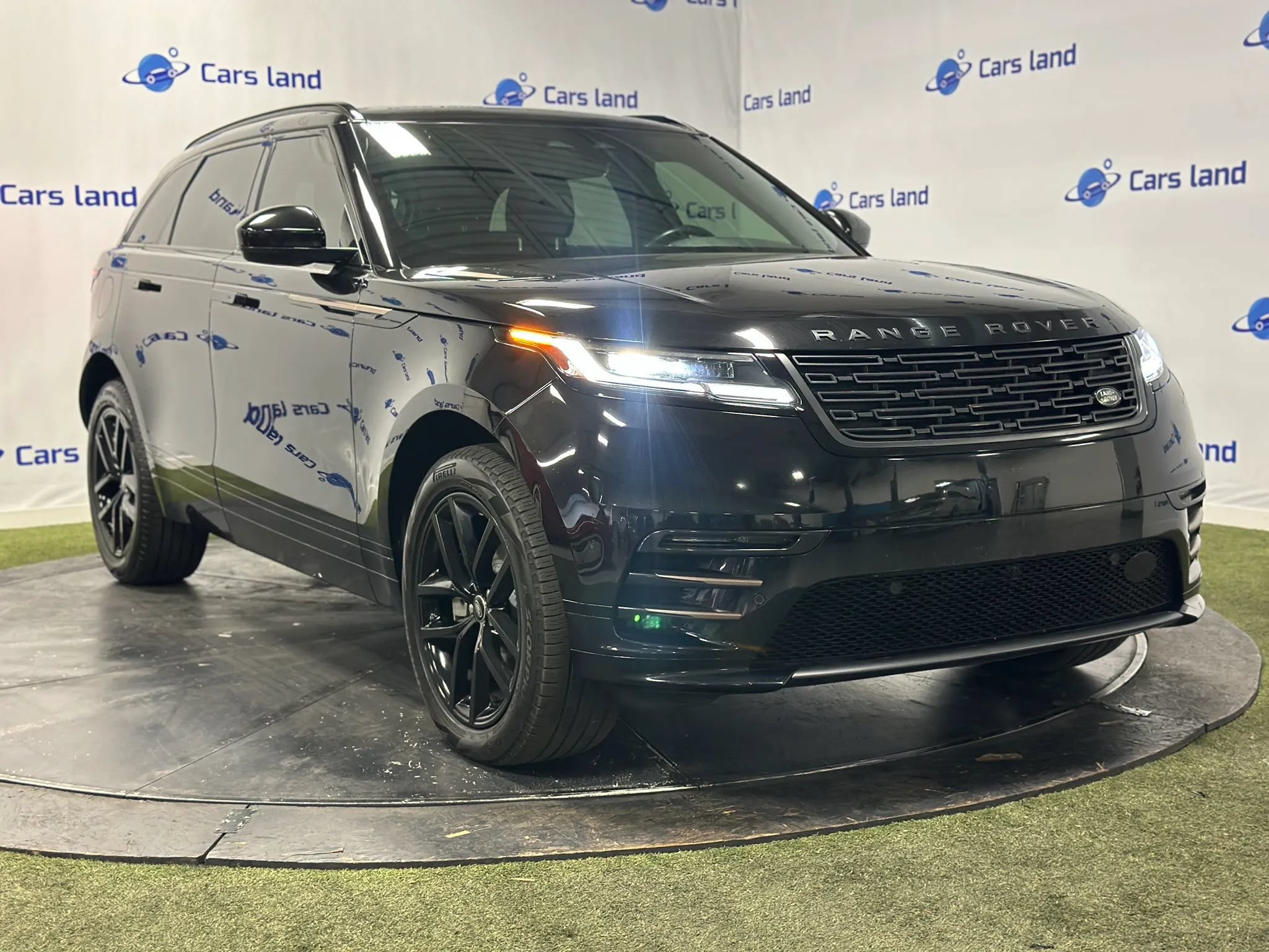 Used 2024 Land Rover Range Rover Velar Dynamic SE AWD/4WD image 1