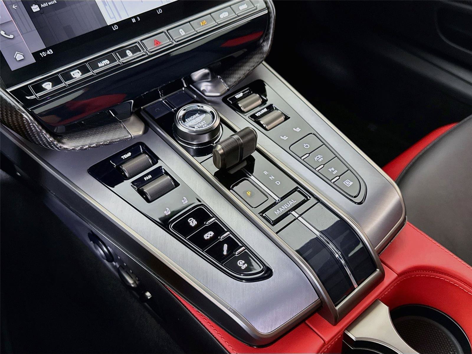 Used 2025 Aston Martin Vanquish RWD image 20