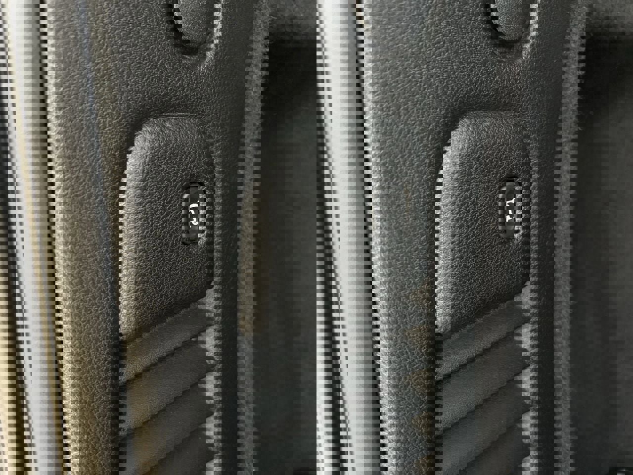 Used 2023 Dodge Durango GT image 32